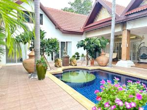 Luxurious and spacious Poolvilla at about 500 mtr from Jomtien Beach with luxurious facility Private Swimming Pool, Jaccuzi,Fitness Room,Table Tennis and many more