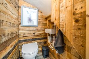 Luxury Stay, Steps to Cafes, Pubs & Trails Dogs OK