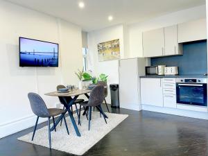 Modern 1-Bedroom Apartments near Shoreditch, Old Street & Hoxton by NourNest Apartments