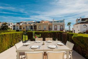 Holiday Home next to the beach, with private terrace, BBQ and incredible sea-view solarium