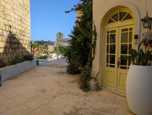 Tal Jordan Complex