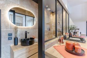 Le Petit Bastion, Studio