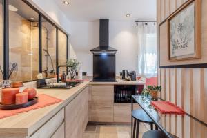 Le Petit Bastion, Studio