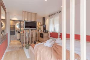 Le Petit Bastion, Studio