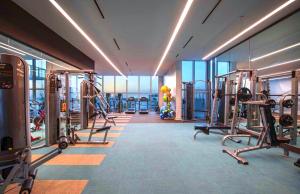 Elegant Condo 2BR w Beautiful City Views