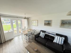 The Wagging Wave - Part of the The Bay Filey Holiday Village with pool, gym and direct beach access, pub, restaurant, tennis and meadows walks