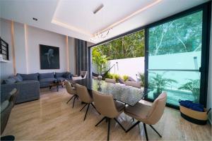 Luxury 5 Bedroom Villa - Private Heated Pool - Movie Theater - Gated Community - fits 11