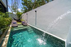 Luxury 5 Bedroom Villa - Private Heated Pool - Movie Theater - Gated Community - fits 11