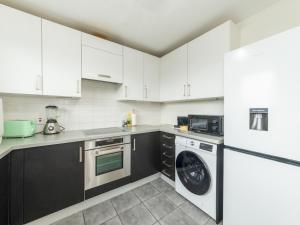 Stylish Central 1-Bed Flat with Private Balcony Pass the Keys