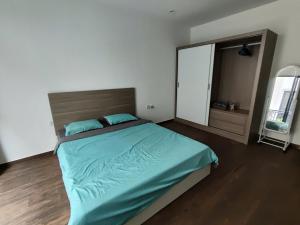 Bright Room in Quiet Area