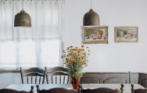 3 Bedroom Nice Home In Derezani 