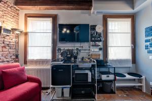 Storico alloggio fronte piazza in Borgo Portello