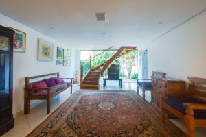 Refúgio da ilha: 6 suítes, piscina e churrasqueira