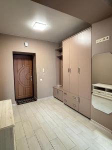 Однокімнатна квартира в центрі, на вулиці Набережна,10 з парковкою