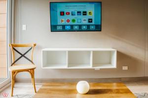 Bright 1BR Balcony & View