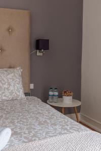 Aquillas Family Room 102 by Mycelia