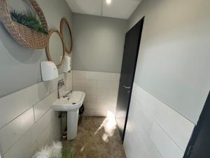Campings triDOMESFRANCE : Bungalow - Bord de l'Eau