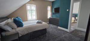 Stylish 4 bed in Central Conwy