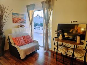 Quiet house-Athens Center 100 meters balcony on the top floor