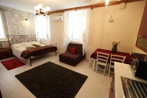 Tragurium & Salona Apartments