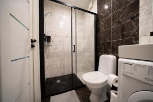 Cozy Park-View Studio Apartment with Free Parking