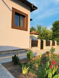 Къща за гости "Хармония" - Луковит