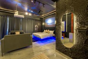 Luxury , black panther