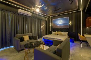 Luxury , black panther