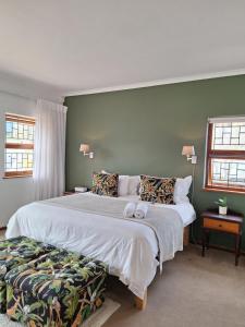 3-Bedroom Penthouse in Stellenbosch for 5 Guests with Stunning Mountain Views