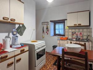 Maisons de vacances Gite atypique a Courtesoult-et-Gatey pour un sejour confortable - FR-1-583-491 : photos des chambres