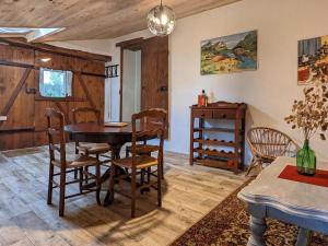 Gîte atypique à Courtesoult-et-Gatey pour un séjour confortable - FR-1-583-491