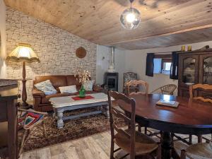 Gîte atypique à Courtesoult-et-Gatey pour un séjour confortable - FR-1-583-491