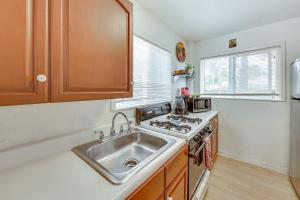 Fullerton Home Base Easy Access to Dtwn and CSUF!