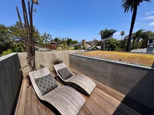 Venice Walk Street Retreat Jacuzzi and Lemon Tree