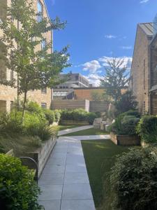 Fully furnished 2 bedroom apartment in central location