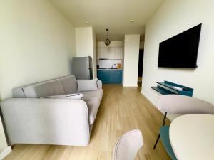 Солнечная квартира с отдельной спальней и панорамным видом на горы Next Apartments