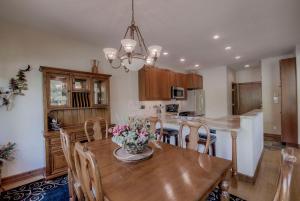 Beautiful Unit in Quiet Area with Shuttle to Slopes