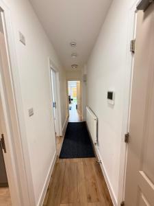 Cosy Brand New 2-Bed, Quiet, Private garden