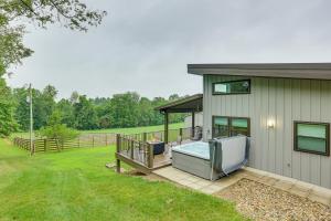 4 Mi to Mohican River Ohio Amish Country Cottage