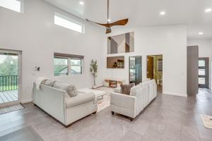 4 Mi to Mohican River Ohio Amish Country Cottage