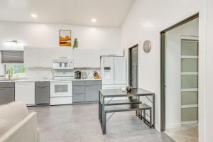 4 Mi to Mohican River Ohio Amish Country Cottage