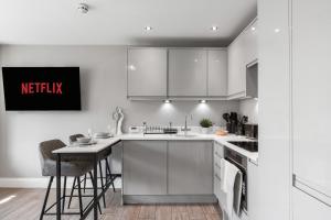 Modern Brighton Escape with Sea View & Prime Location