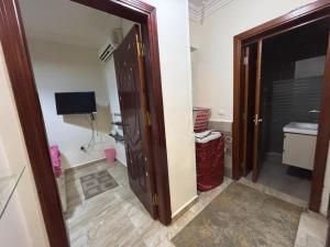 شقه فندقيه مفروشه للايجار فى كمبوند روضه زايد مدد طويله وقصيره