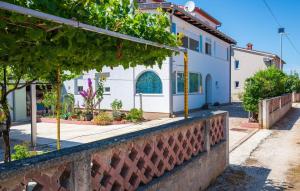 Stunning Apartment In Valbandon With Wifi