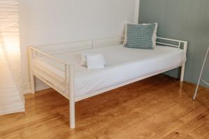 Aquillas Family Room 103 by Mycelia