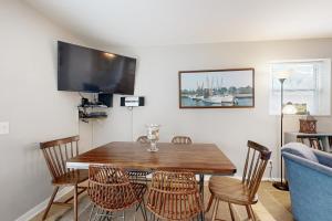 Sparkling Retreat Steps to Beach Fenced Backyard Snowbird Availability