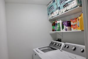 West Hollywood 2 Bedroom 2 bath with Pool