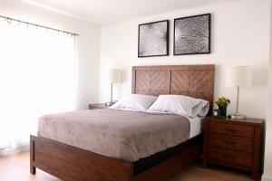 West Hollywood 2 Bedroom 2 bath with Pool