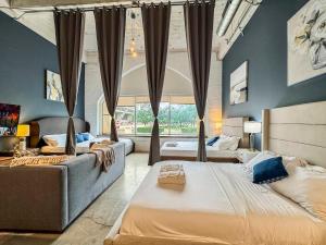 Spacious 222 3bd Sleeps 18 Free Parking