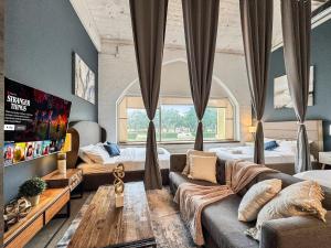 Spacious 222 3bd Sleeps 18 Free Parking